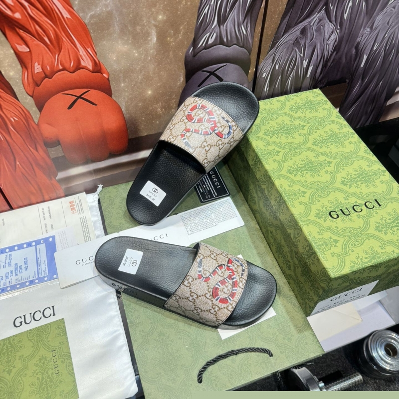 G*u*i slippers